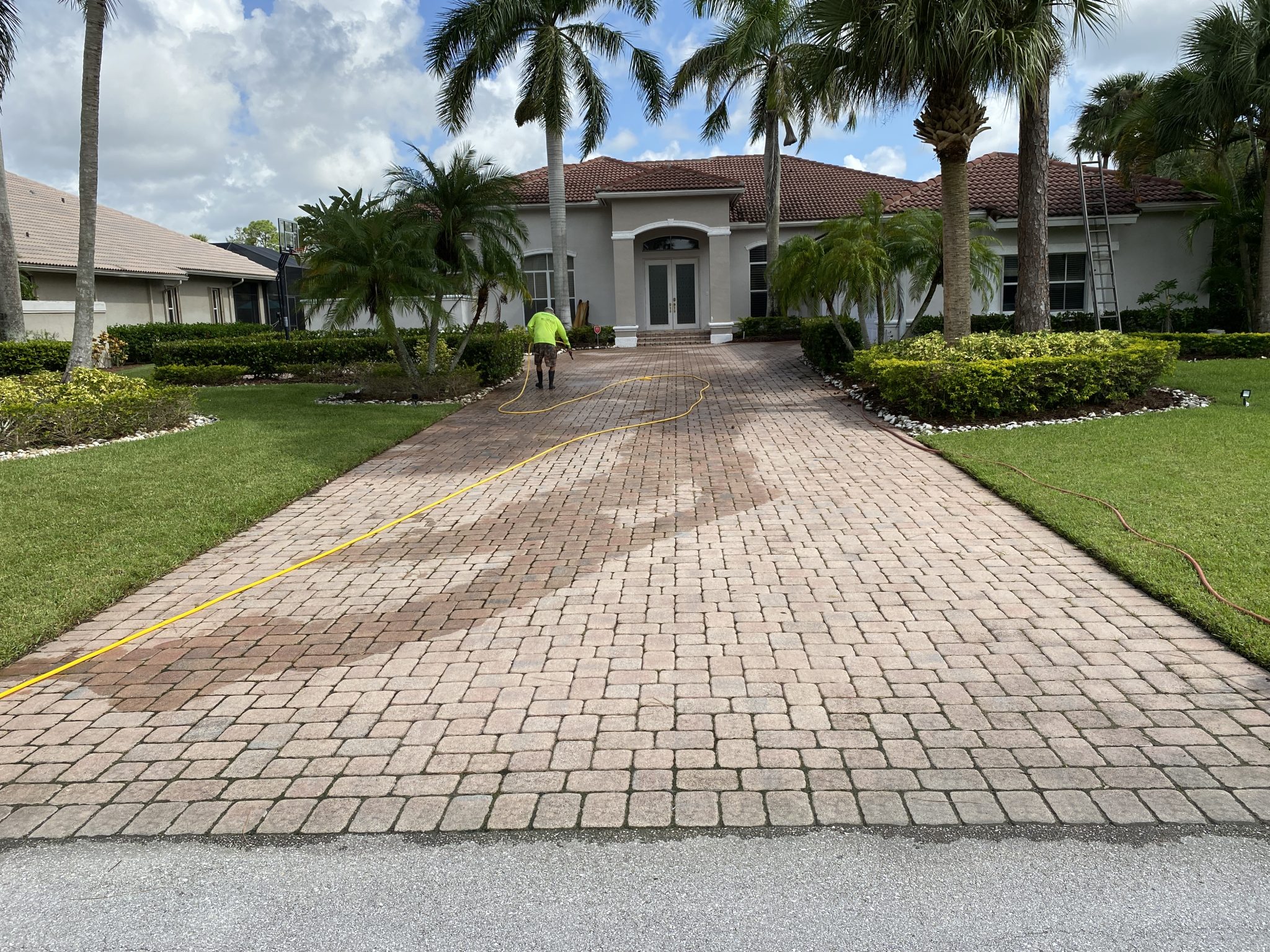 Pressure Cleaning and Soft Wash Roof Cleaning (4)